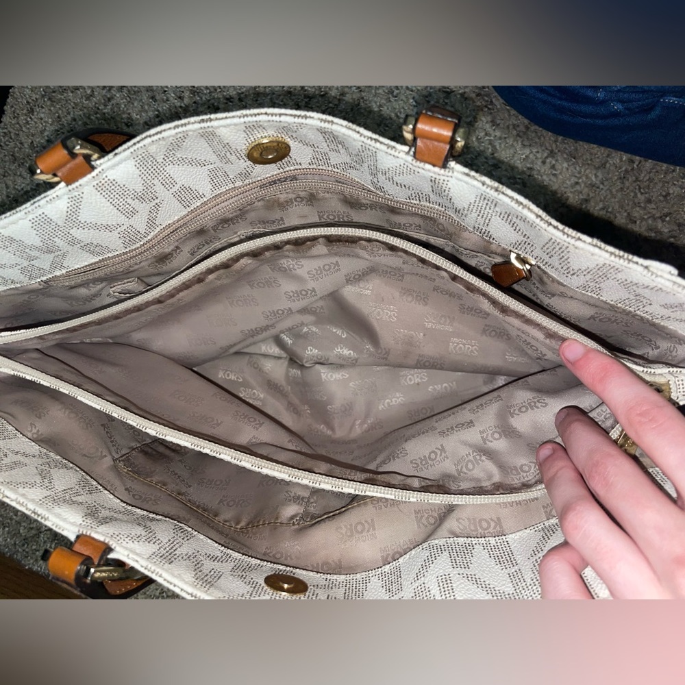 Michael Kors purse - Picture 6 of 7